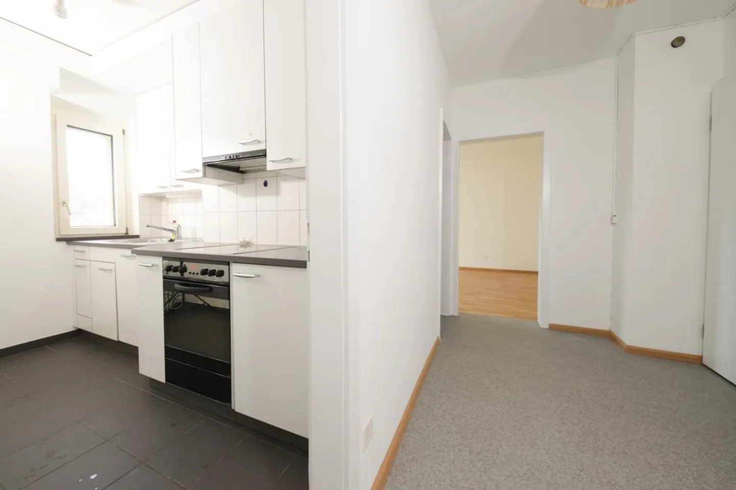 Charming apartment in a green environment - Photo 3 of 6