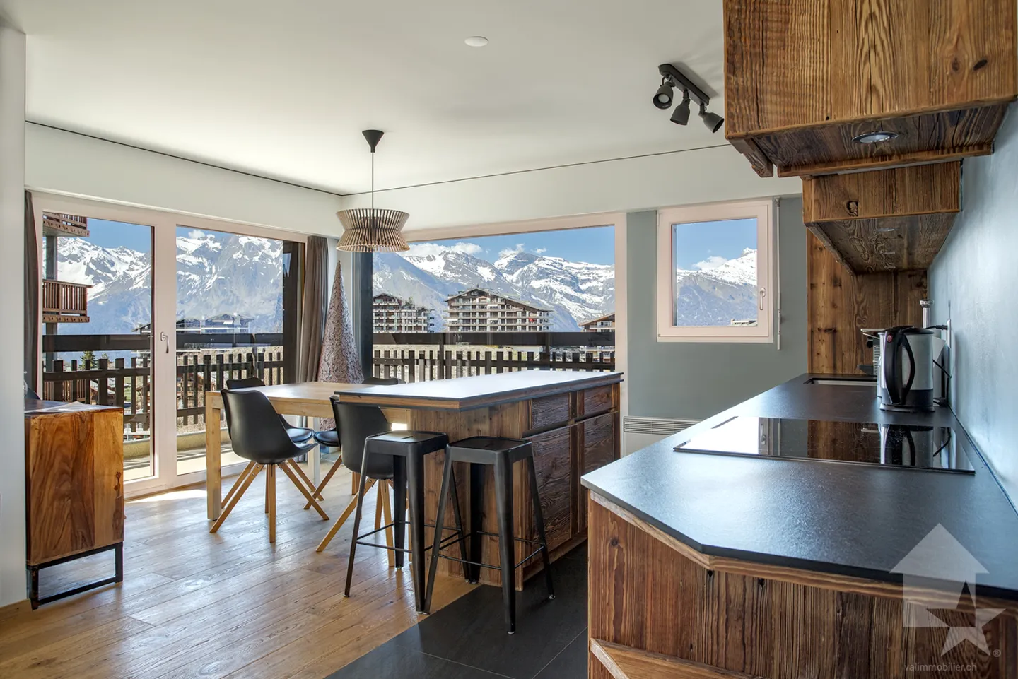 Stunning corner apartment 4.5 rooms, 101 m2, close to the ski slope - Photo 25 of 25