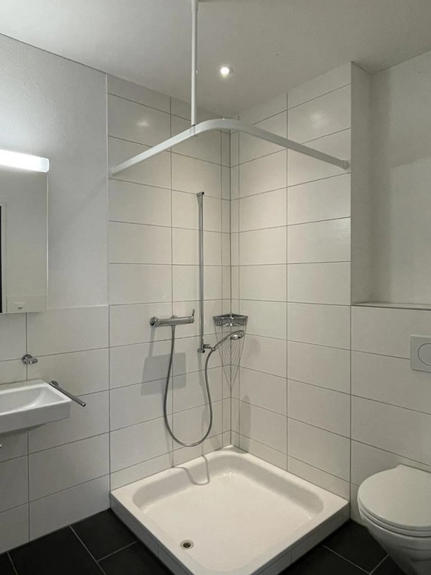 Appartement en rez-de-chaussée ensoleillé à louer - Photo 4 sur 9