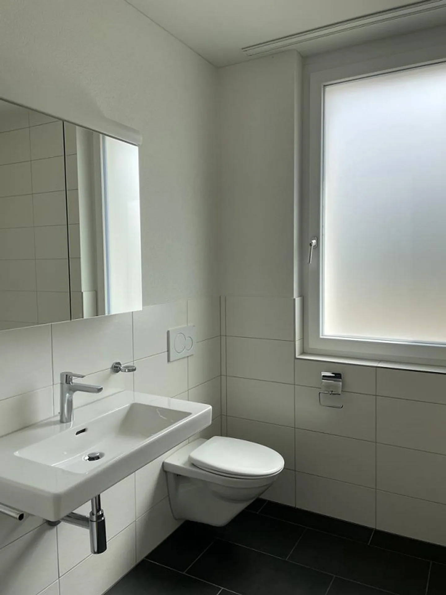Appartement en rez-de-chaussée ensoleillé à louer - Photo 5 sur 9
