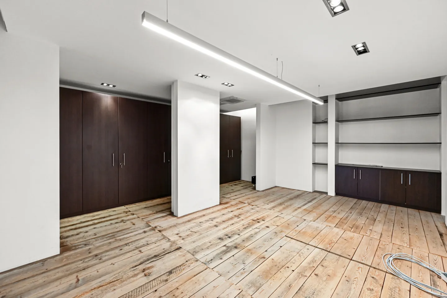 MONTREUX - ADMINISTRATIVE AREA OF 300 M2 - Photo 4 of 11