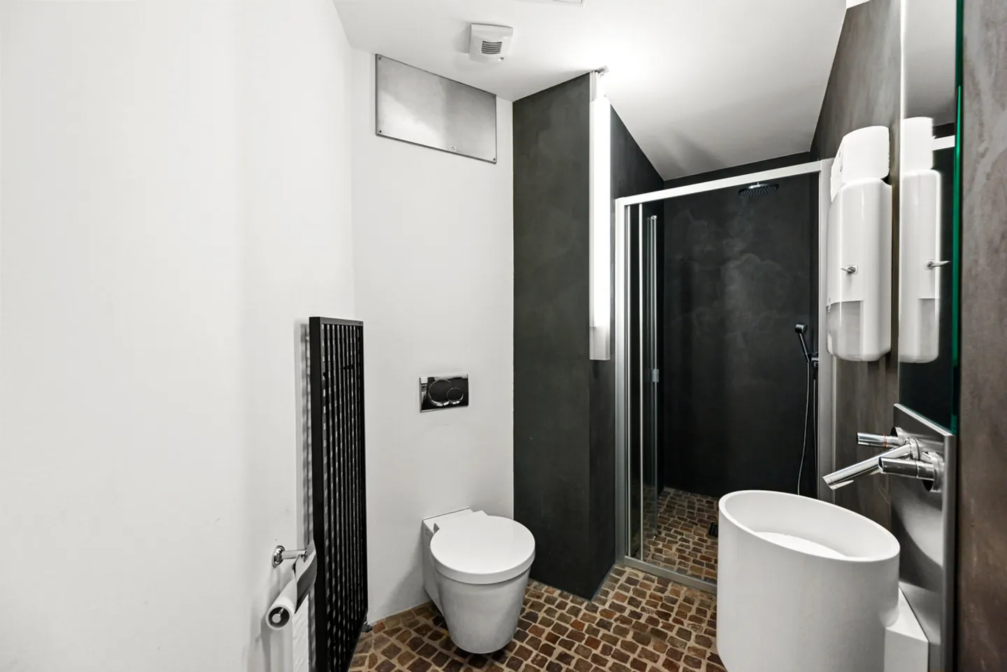 MONTREUX - ADMINISTRATIVE AREA OF 300 M2 - Photo 8 of 11