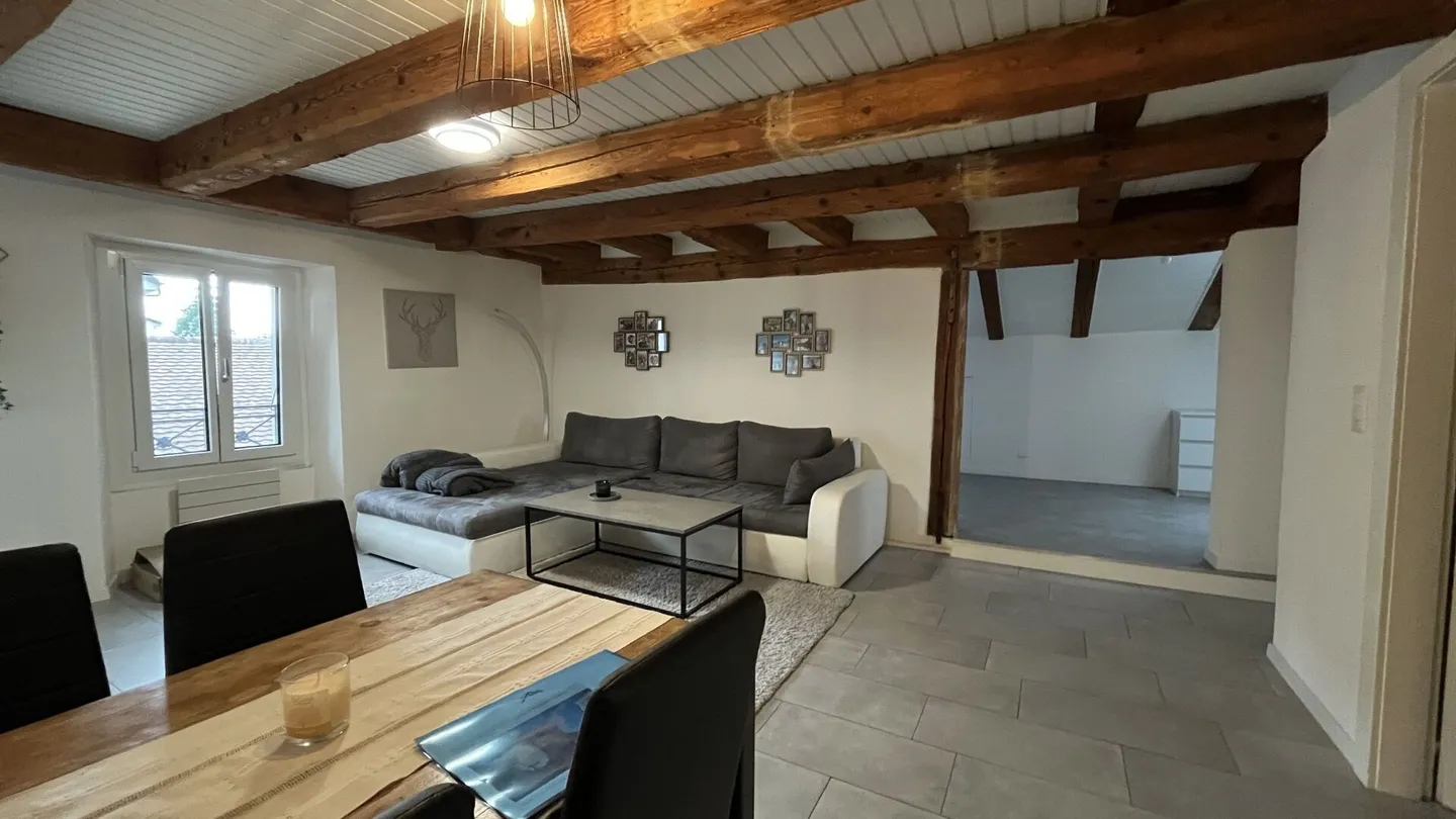 Charmante 2,5-Zimmer-Wohnung im Herzen von Romont - Foto 1 von 8