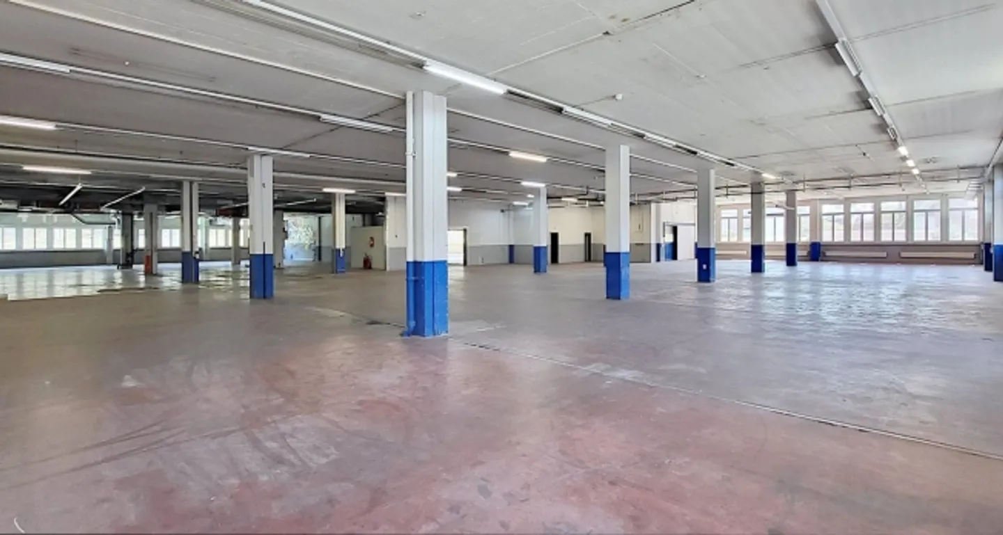 «Espace commercial/production rare au rez-de-chaussée!» (Copie) - Photo 2 sur 7