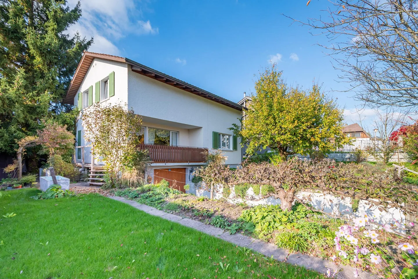 Detached single-family house in a family-friendly location - Photo 2 of 16