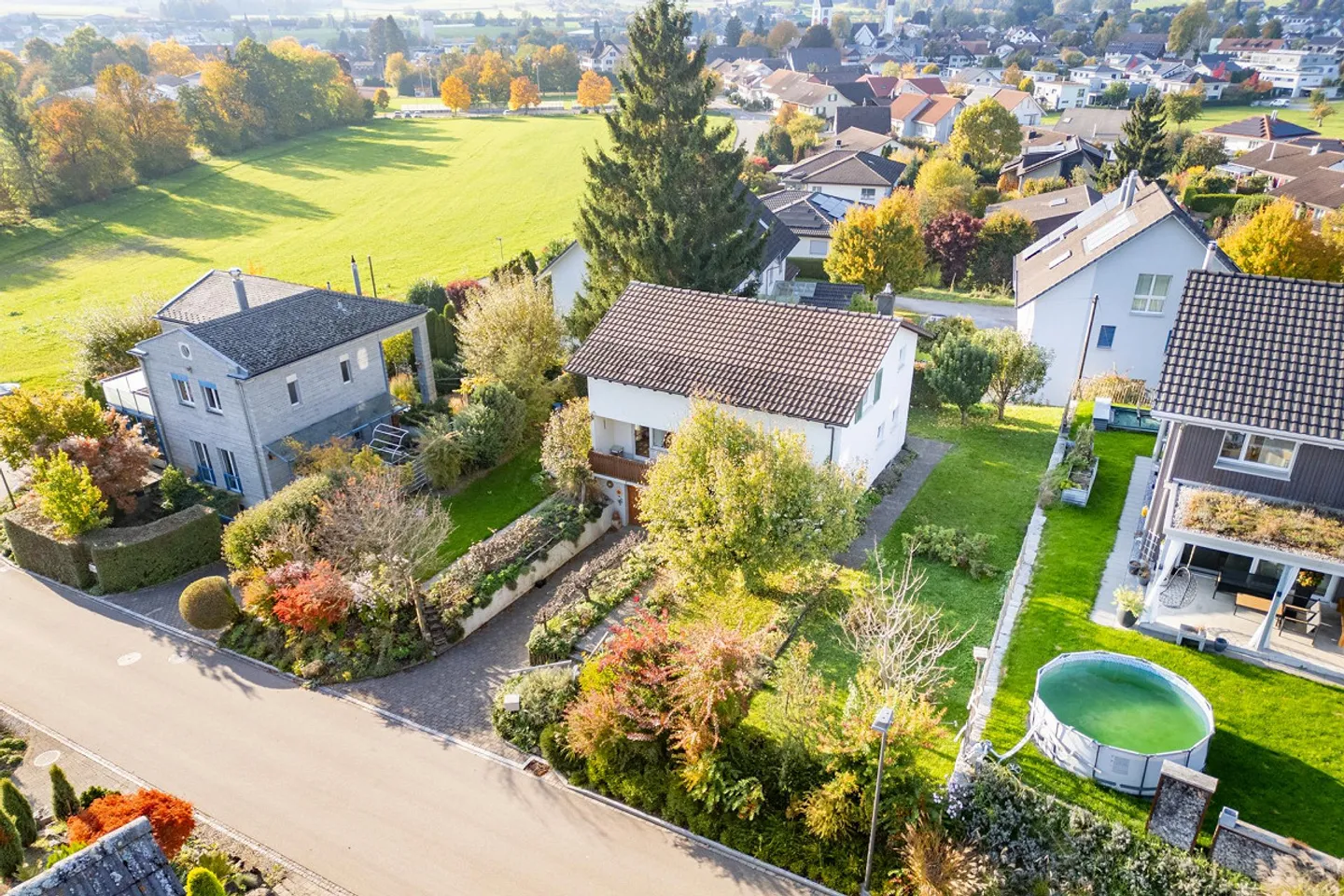 Detached single-family house in a family-friendly location - Photo 3 of 16