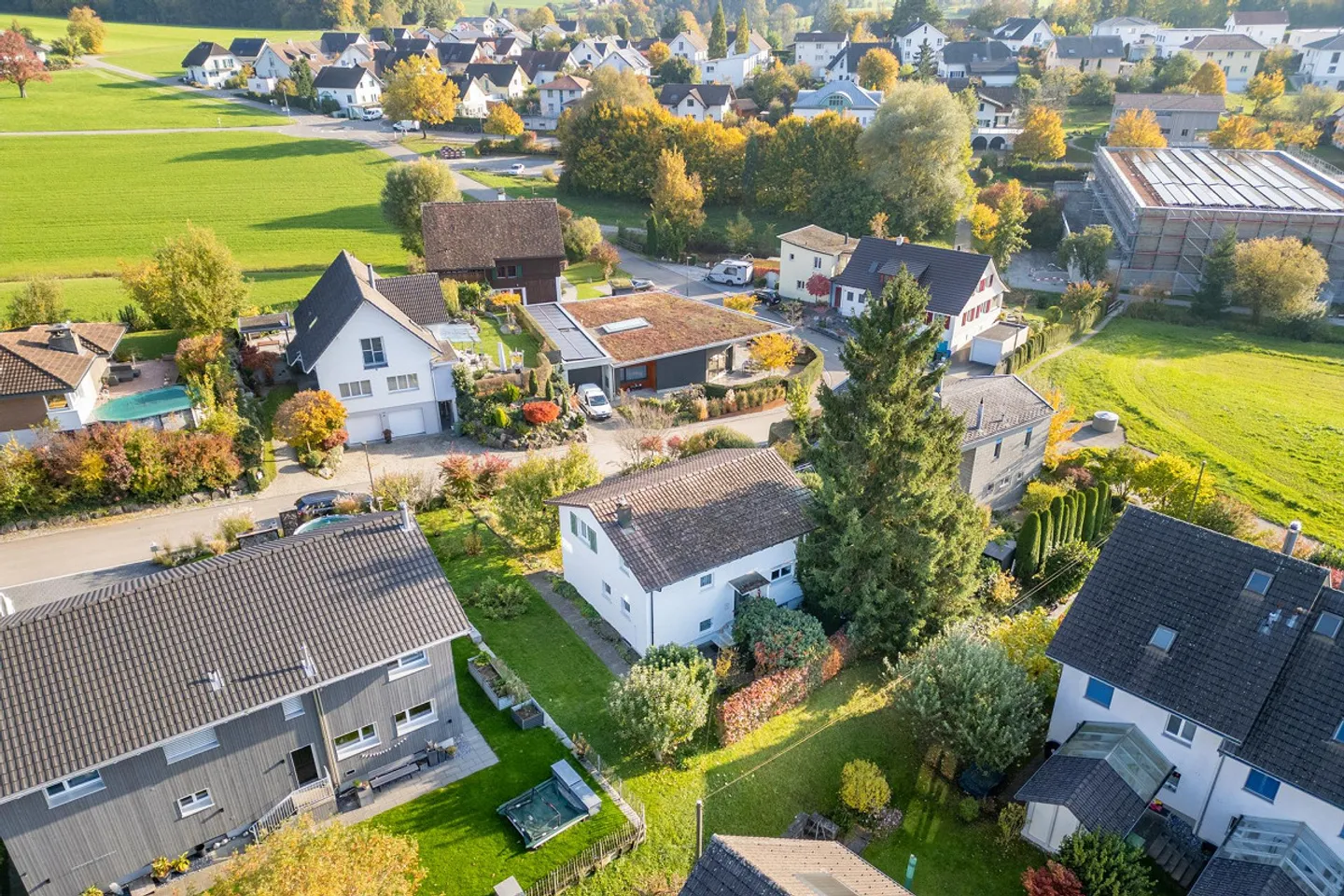 Detached single-family house in a family-friendly location - Photo 4 of 16