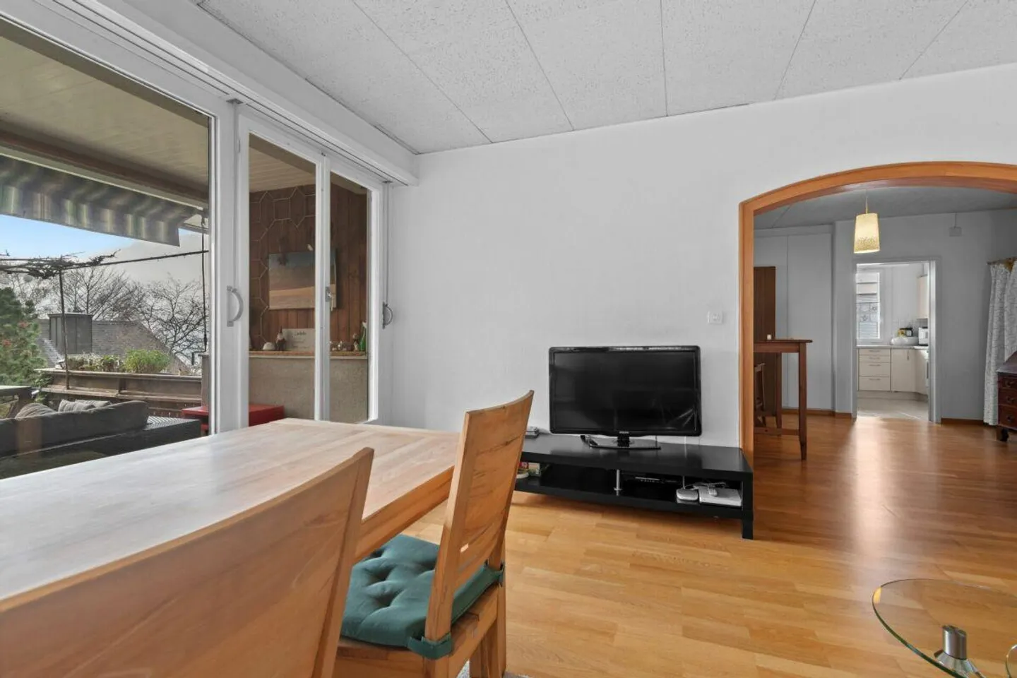 Casa unifamiliare indipendente in una zona residenziale tranquilla - Foto 8 di 23