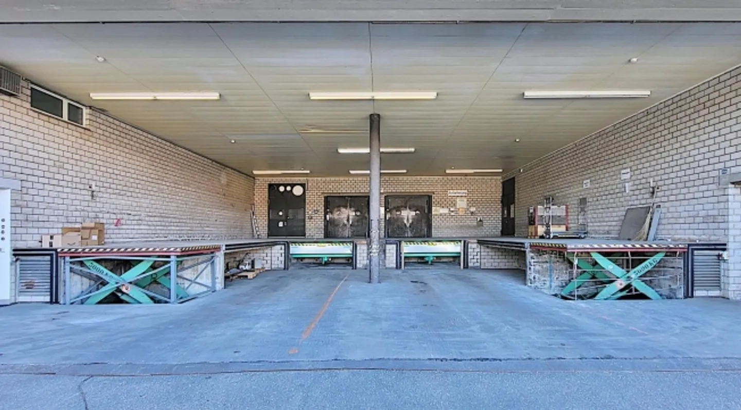 «Espace commercial/production rare au rez-de-chaussée!» (Copie) - Photo 7 sur 7