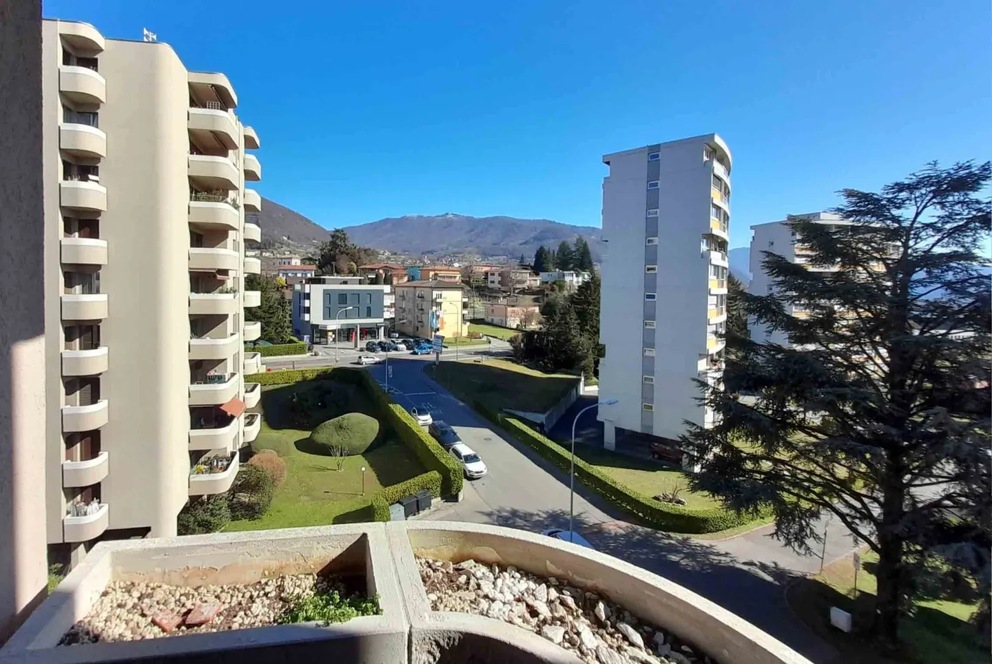 1.5 LOC. RÉNOVÉ IDÉAL COMME INVESTISSEMENT À COLDRERIO - Photo 4 sur 9