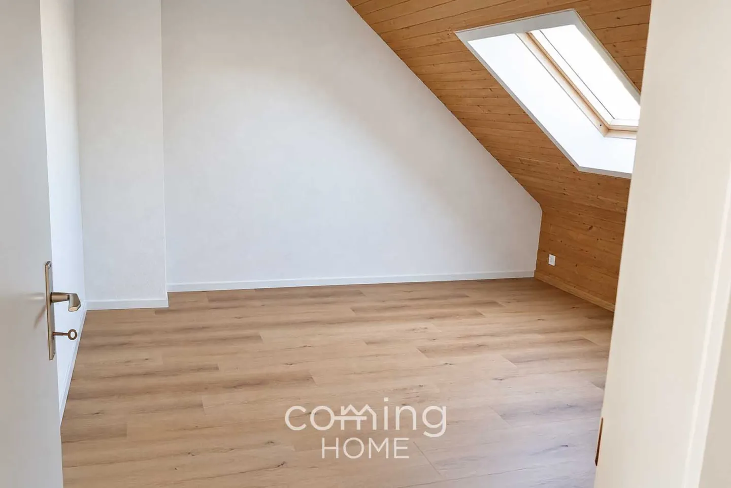 Modernized 2.5 Room Attic Apartment with Balcony in Thörigen - Photo 4 of 8