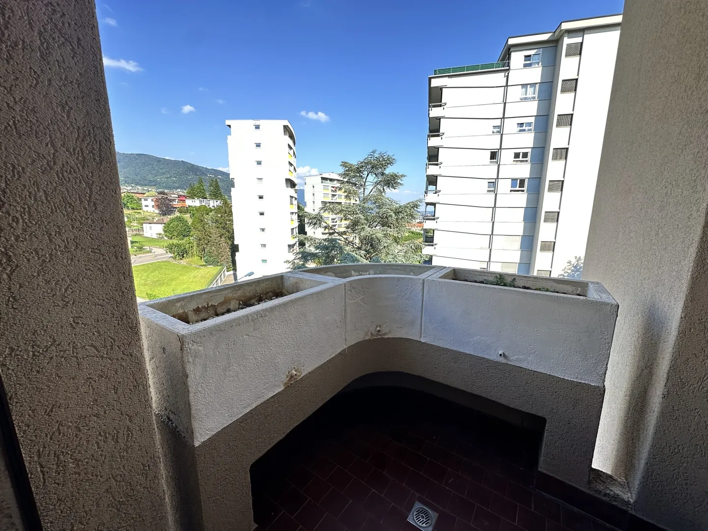 1.5 LOC. RÉNOVÉ IDÉAL COMME INVESTISSEMENT À COLDRERIO - Photo 3 sur 9