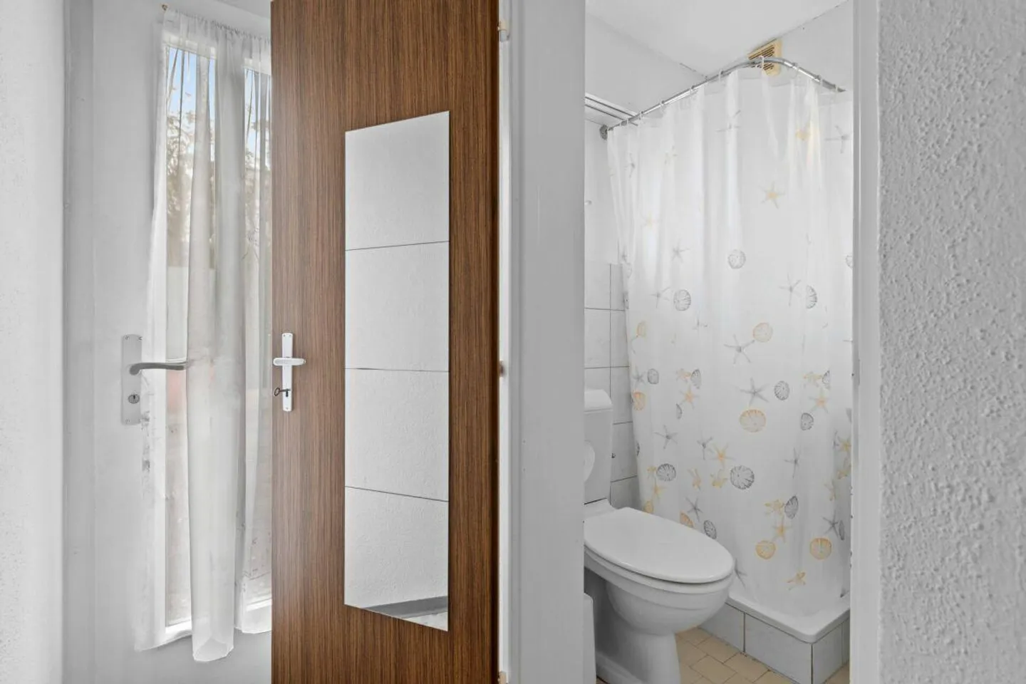 Casa unifamiliare indipendente in una zona residenziale tranquilla - Foto 20 di 23