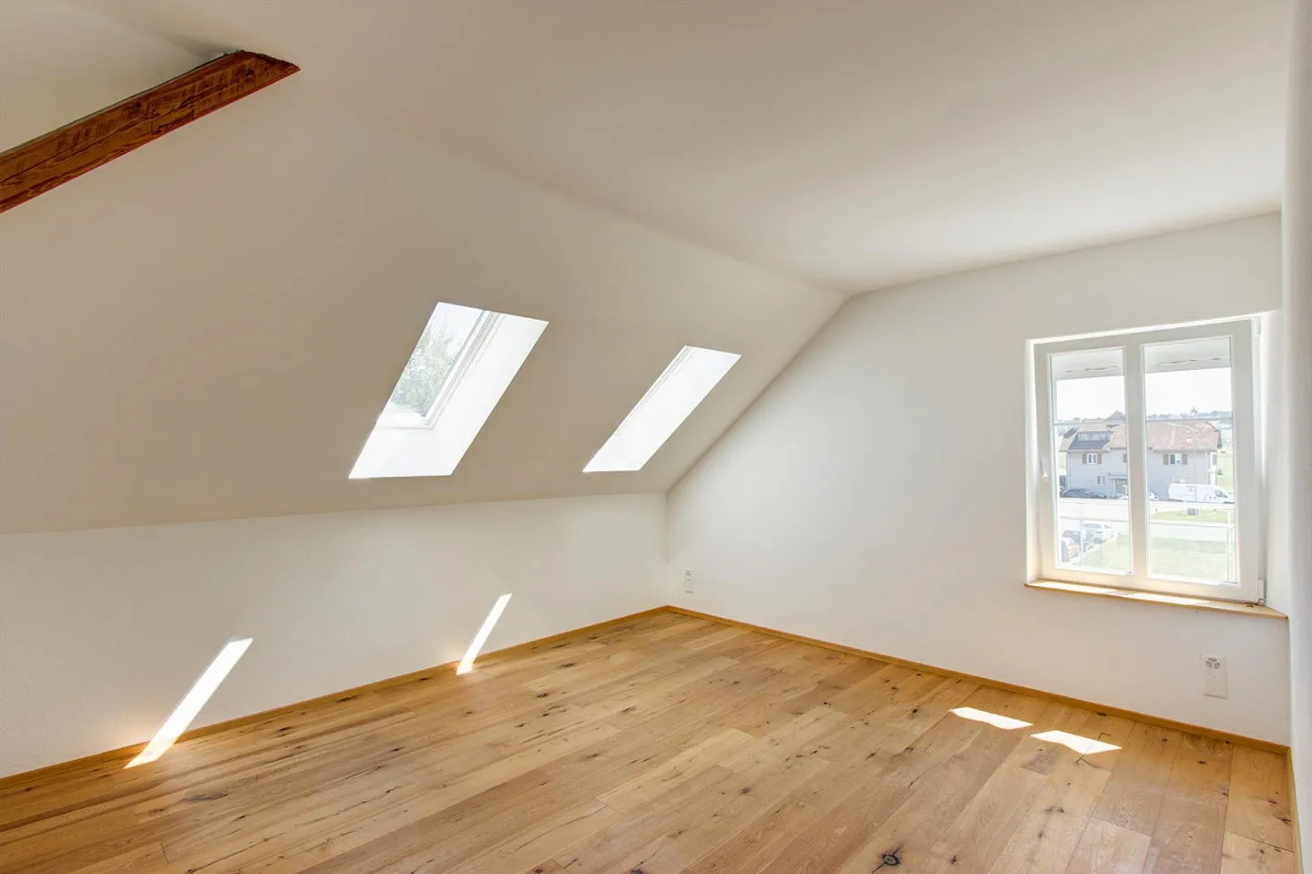 Helle Dachwohnung mit Stil - Foto 4 von 6