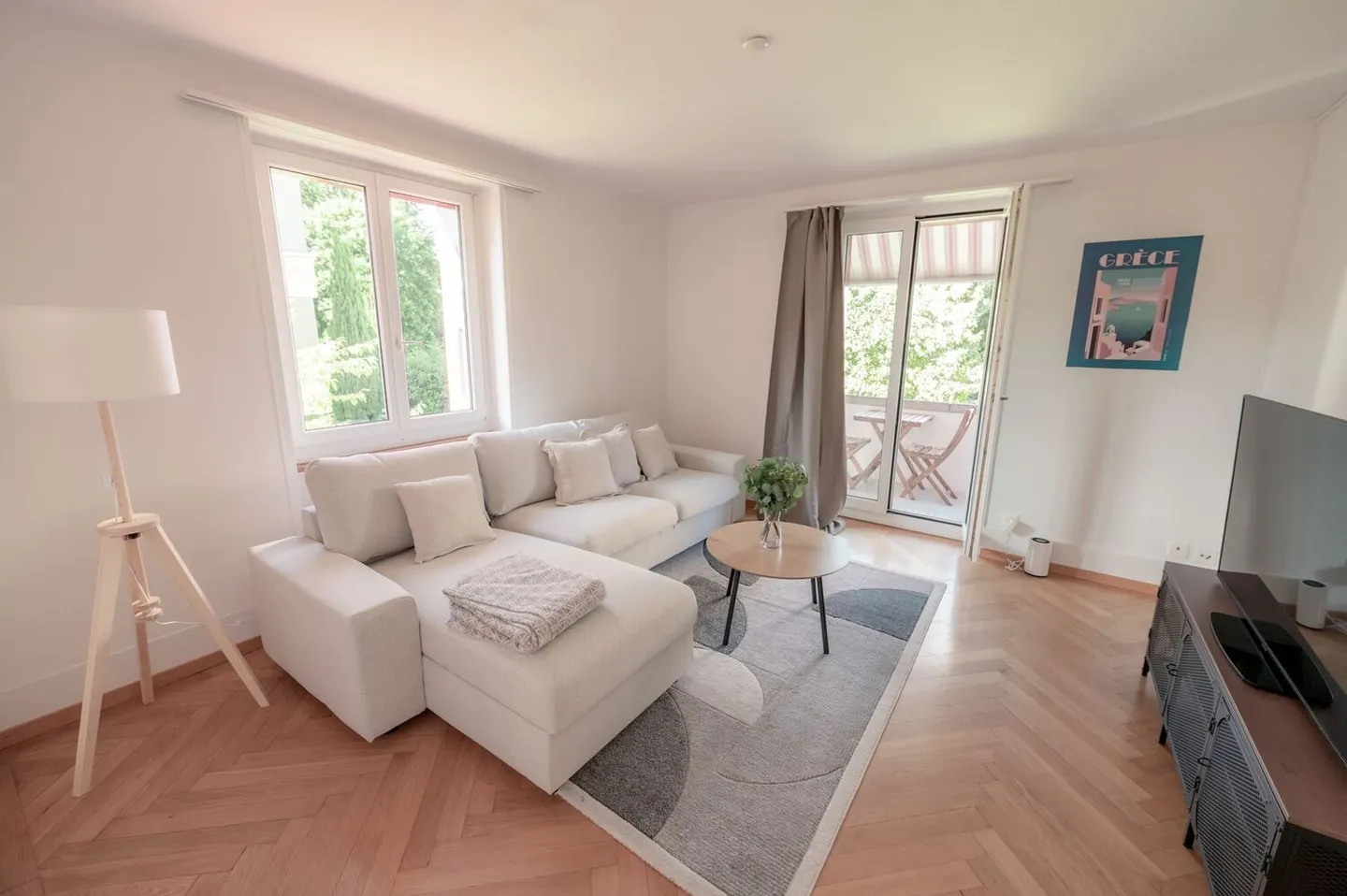 Cozy Design Apartment in Liebefeld - Photo 1 of 8