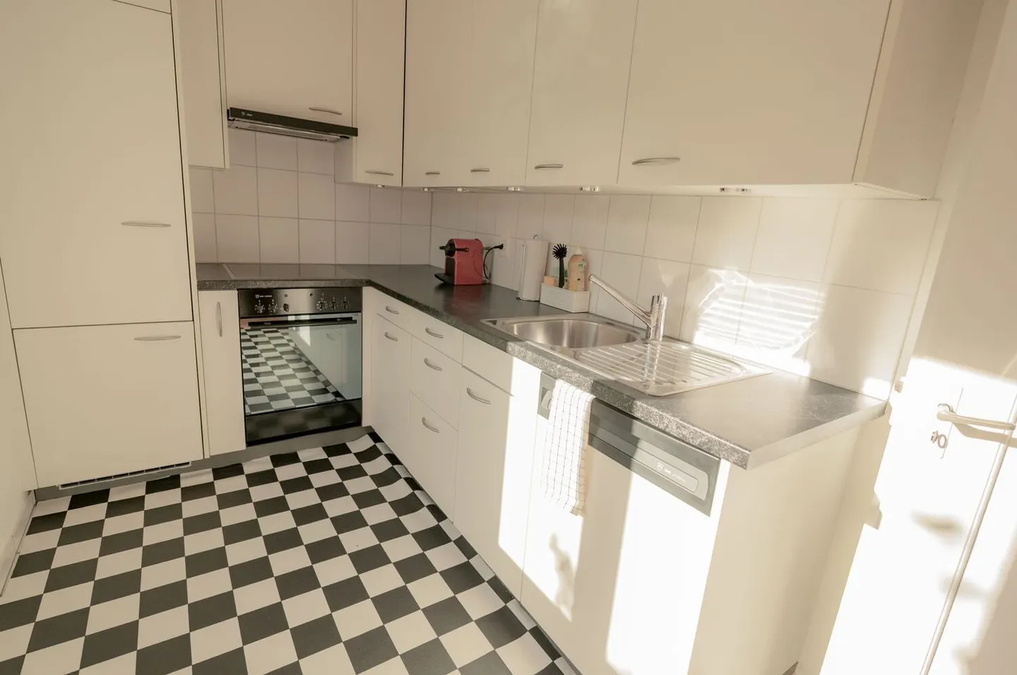 Cozy Design Apartment in Liebefeld - Photo 3 of 8