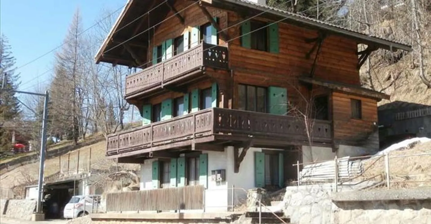 From the owner: Former rental chalet to be transformed in Arveyes - Villars-sur-Ollon capable of reaching 6 apartments - Photo 3 of 12