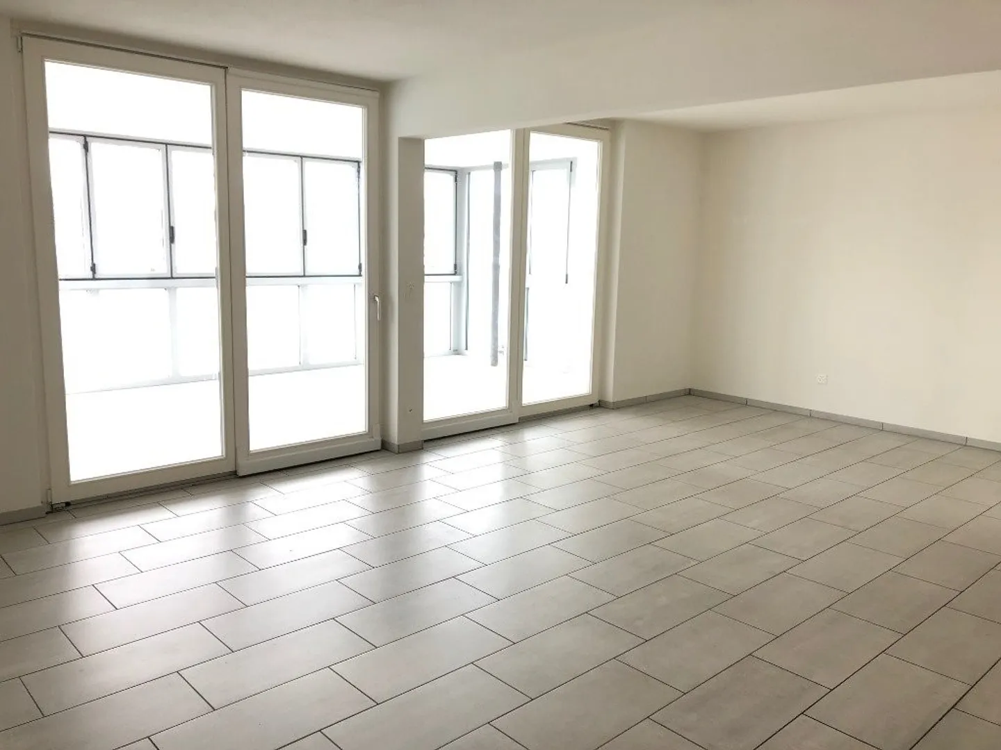 Piano terra / ricomincia in autunno - Foto 4 di 10