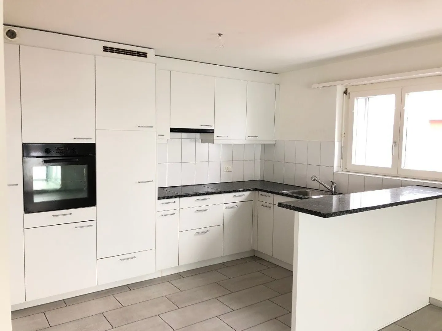 Piano terra / ricomincia in autunno - Foto 5 di 10