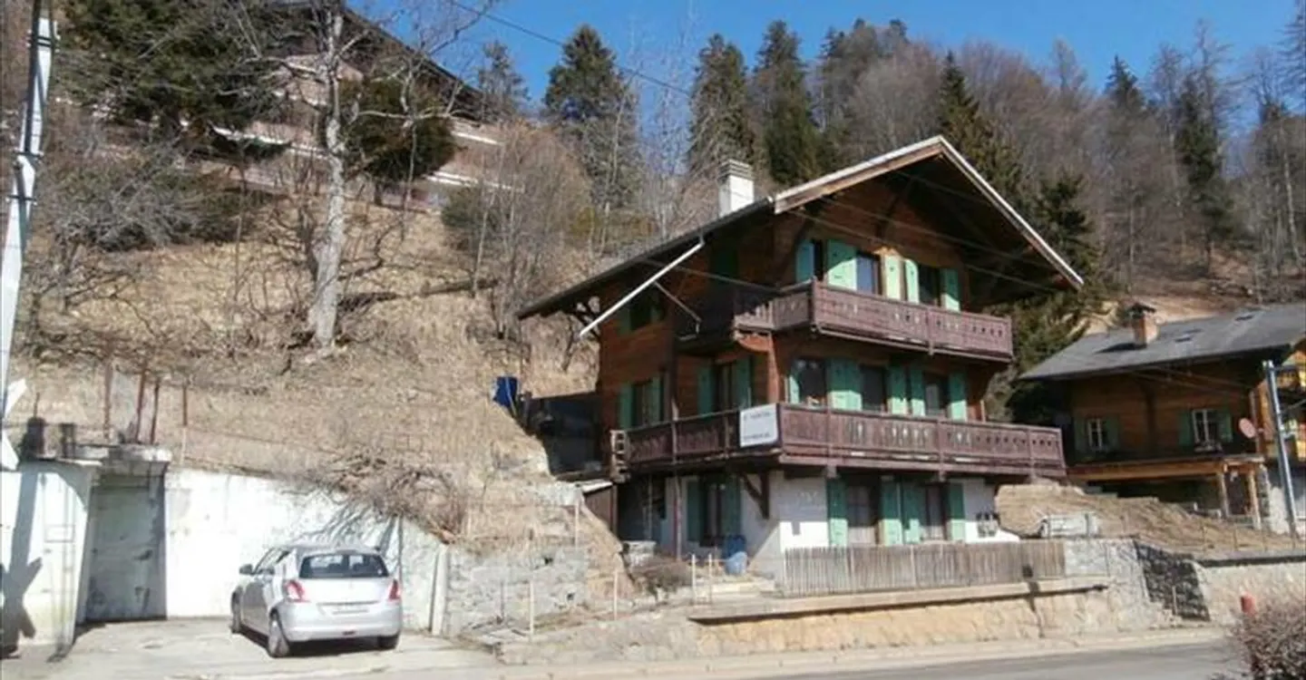 From the owner: Former rental chalet to be transformed in Arveyes - Villars-sur-Ollon capable of reaching 6 apartments - Photo 4 of 12