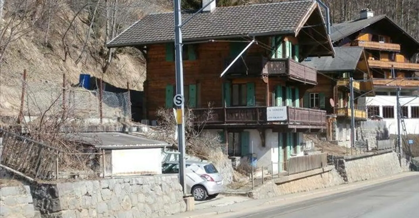 From the owner: Former rental chalet to be transformed in Arveyes - Villars-sur-Ollon capable of reaching 6 apartments - Photo 6 of 12