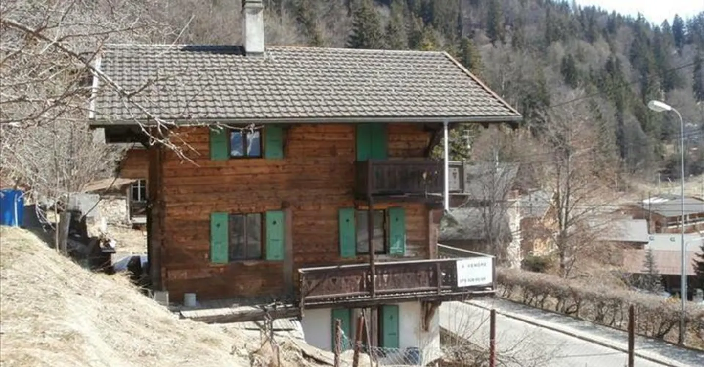 From the owner: Former rental chalet to be transformed in Arveyes - Villars-sur-Ollon capable of reaching 6 apartments - Photo 9 of 12