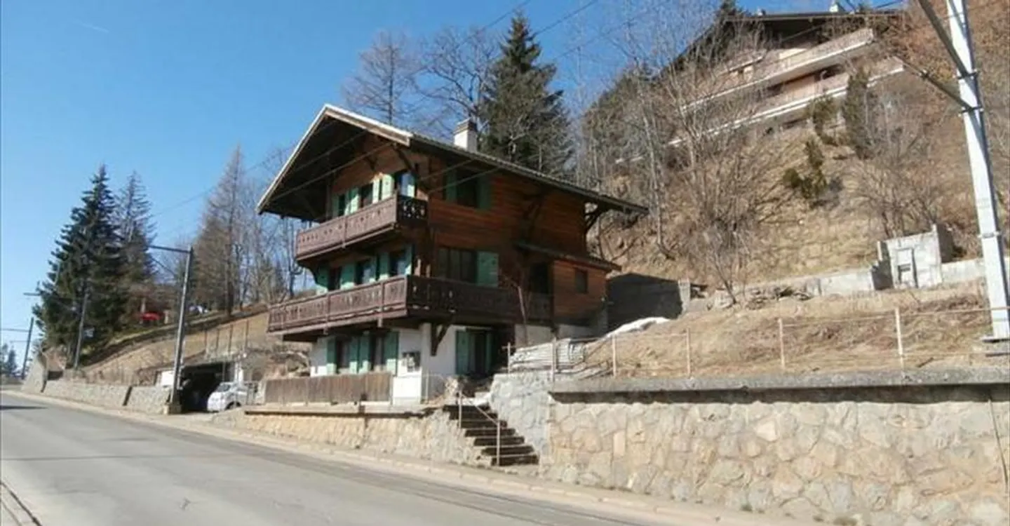 From the owner: Former rental chalet to be transformed in Arveyes - Villars-sur-Ollon capable of reaching 6 apartments - Photo 7 of 12