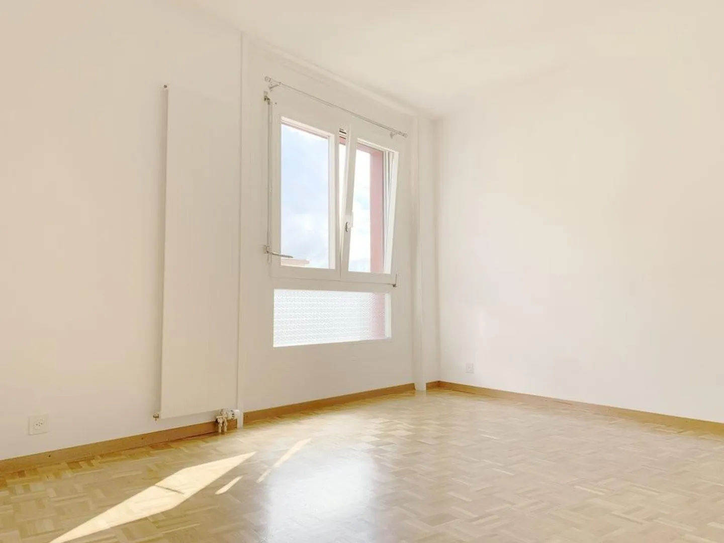 Appartement spacieux 2.5 pièces - Photo 3 sur 9