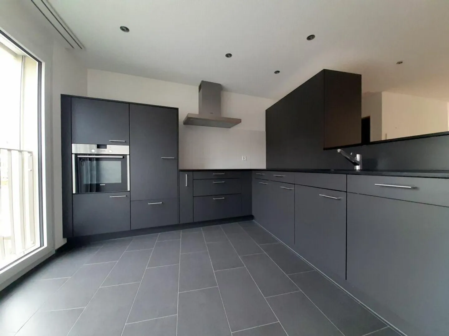 Modern 3.5-room apartment - Photo 1 of 6