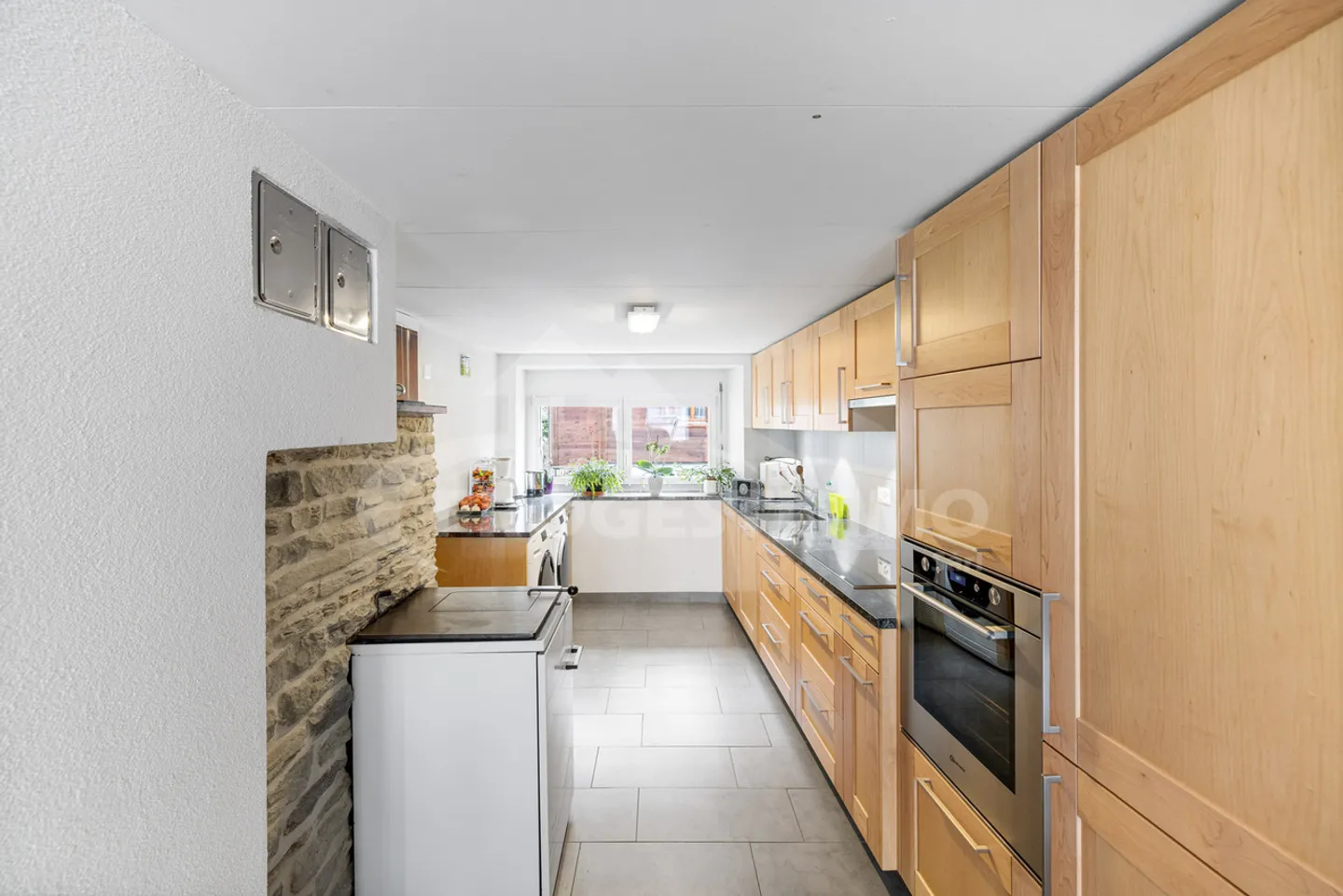 APPARTEMENT DE 4 PIÈCES AVEC GRANDE DE 115 M2 AU SOL - Photo 2 sur 16