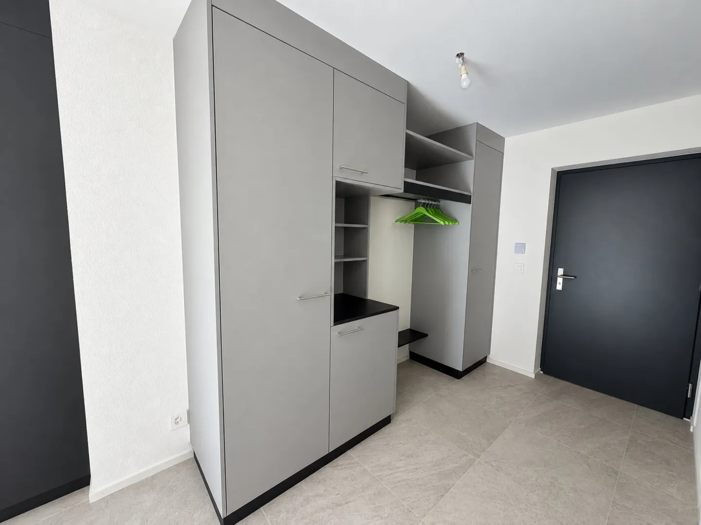 Modern Apartment with Garden - Photo 9 of 10