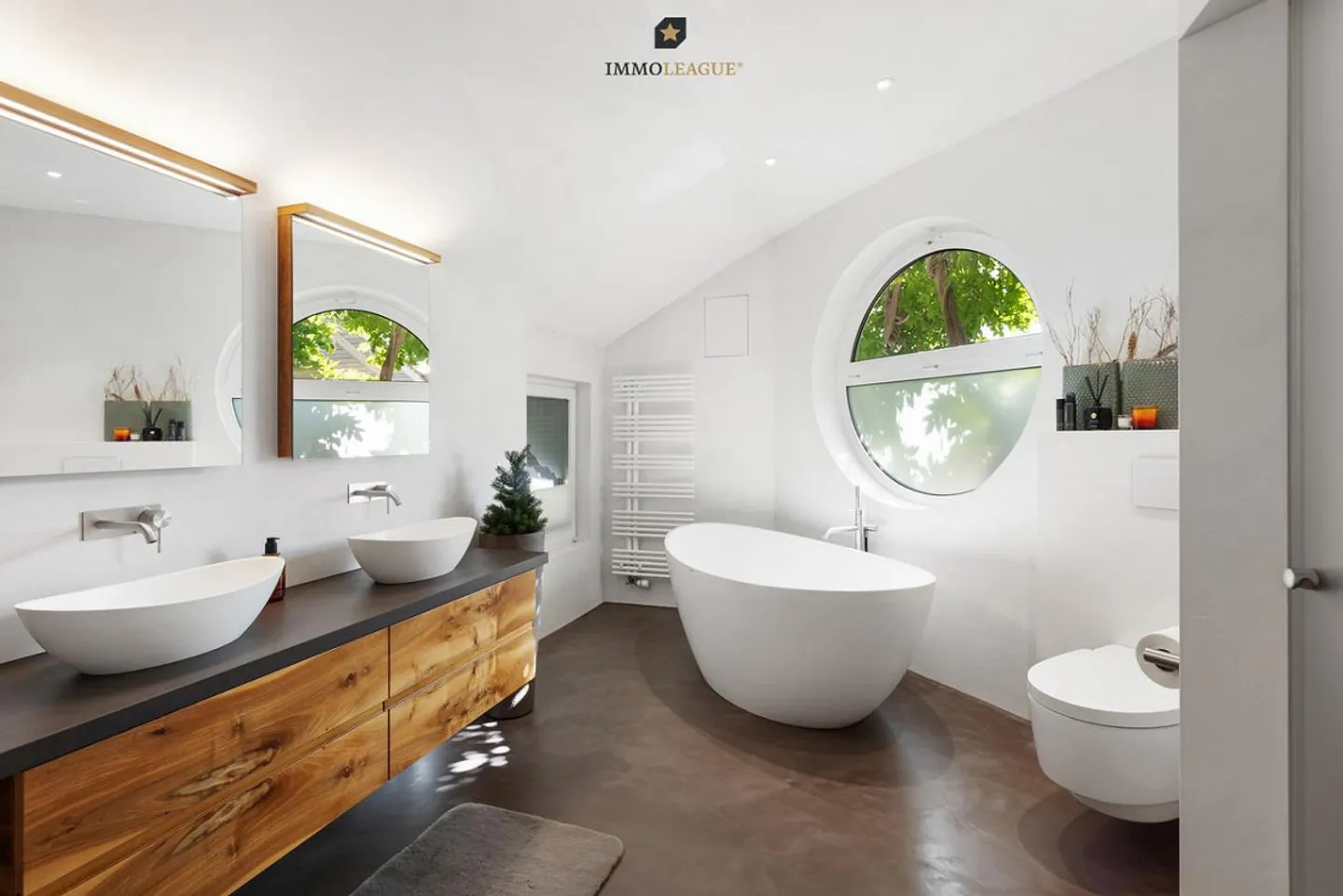 Charming Villa with Private Pond - Photo 9 of 15