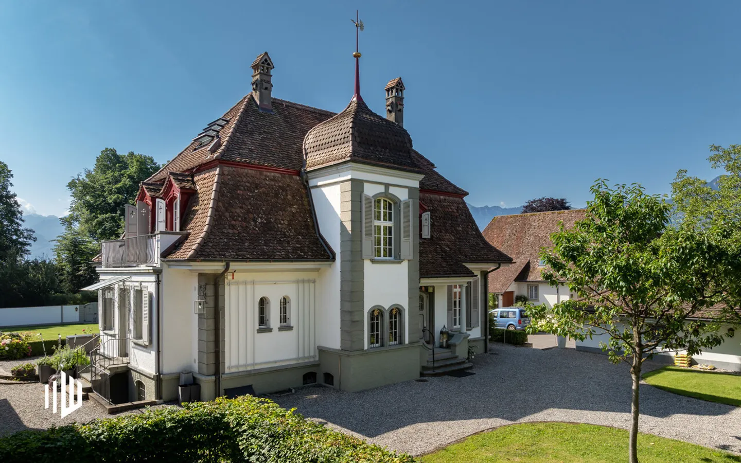 ImmoWyss - Villa neobarocca con dipendenza, padiglione e accesso al lago - Foto 2 di 12