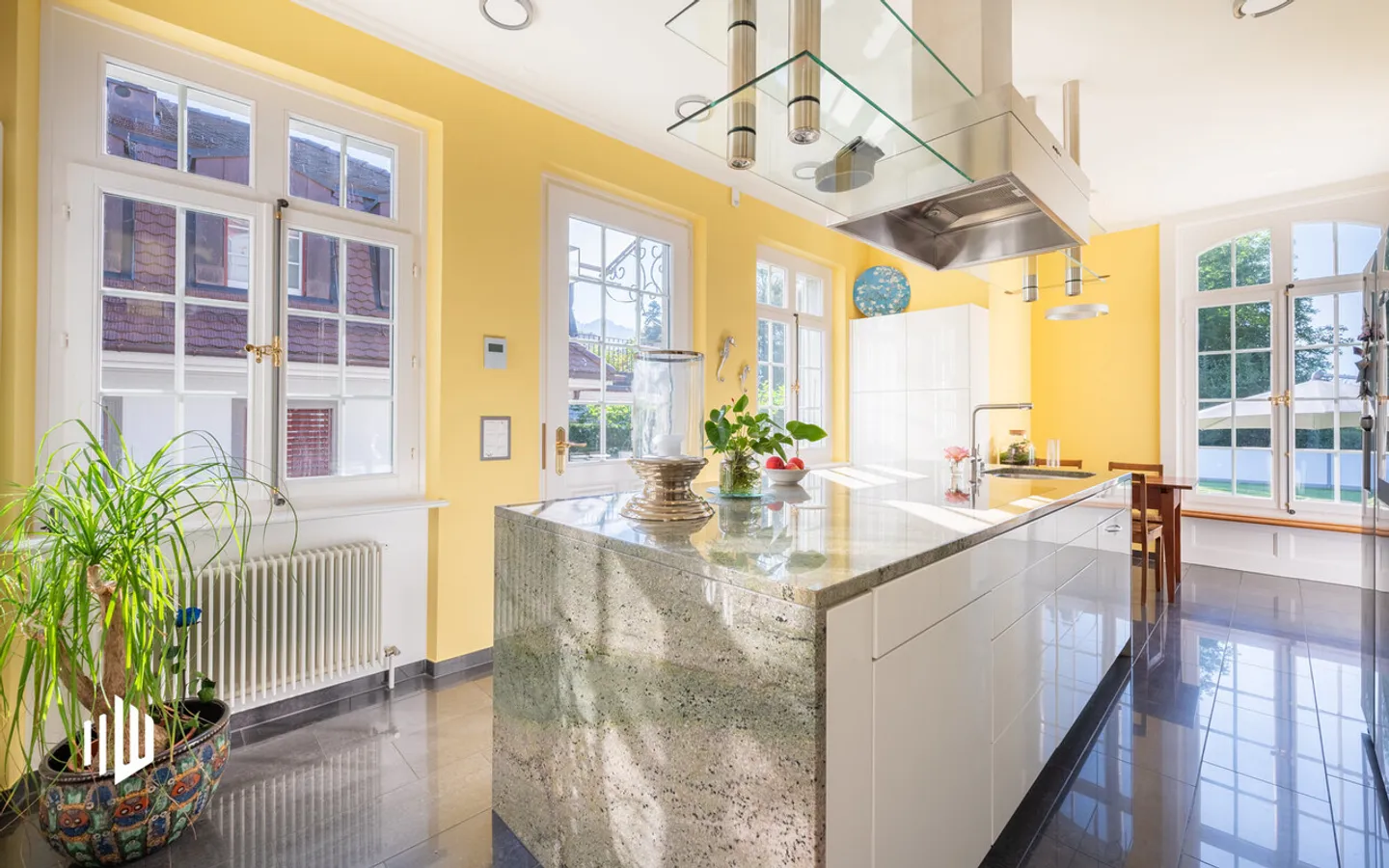 ImmoWyss - Villa neobarocca con dipendenza, padiglione e accesso al lago - Foto 4 di 12