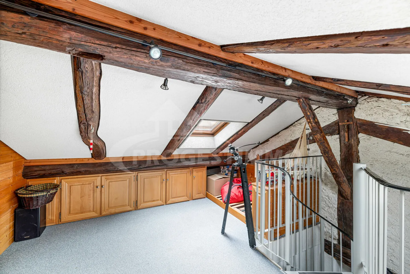APPARTEMENT DE 4 PIÈCES AVEC GRANDE DE 115 M2 AU SOL - Photo 5 sur 16
