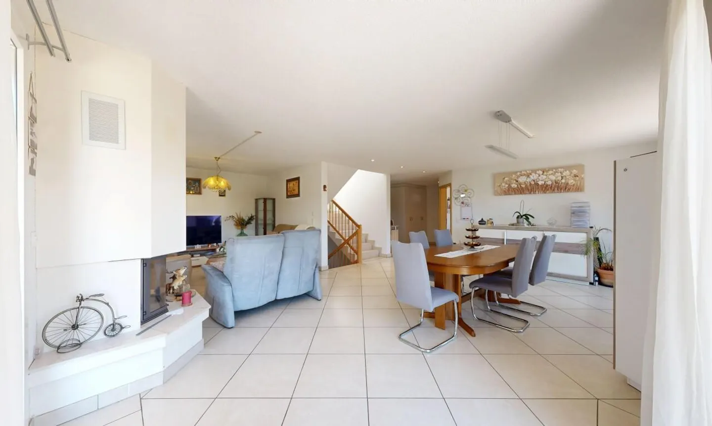 Family home with studio or office potential - Photo 7 of 11