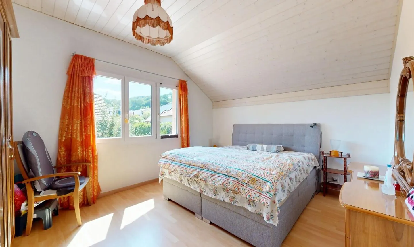 Family home with studio or office potential - Photo 9 of 11