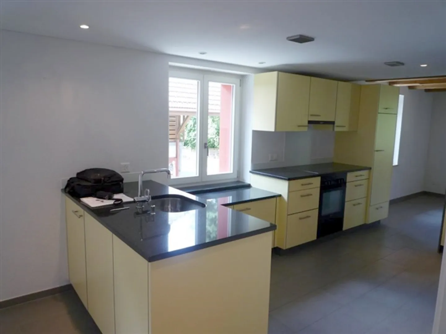 «Moderne 2.5-Zimmerwohnung (62.5 m2) mitten im Grünen» - Foto 2 von 8