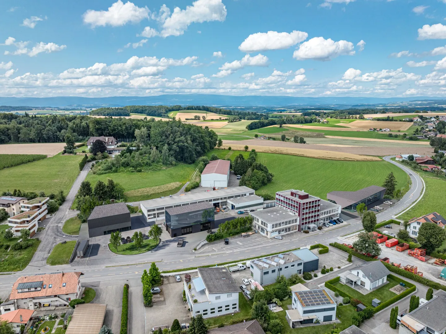 ASSICURARE I RENDIMENTI O SVILUPPARE LO SPAZIO: 8'000 M² DI PROPRIETÀ COMMERCIALE CON 8,2% DI BR - Foto 1 di 7