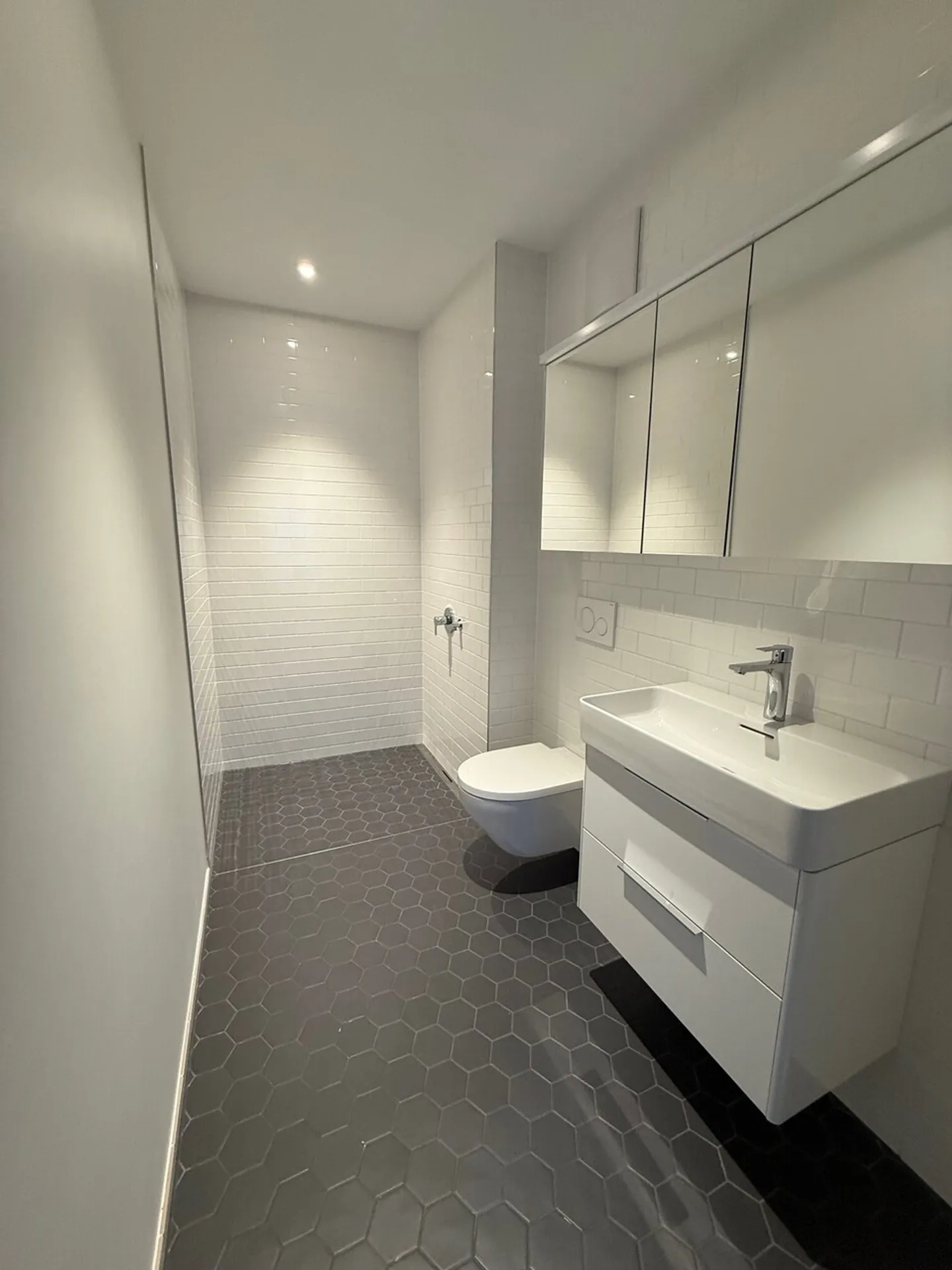 Komfortables Wohnen mit Balkon &amp; ÖV-Anschluss - Neubauwohnung  - Foto 7 von 12