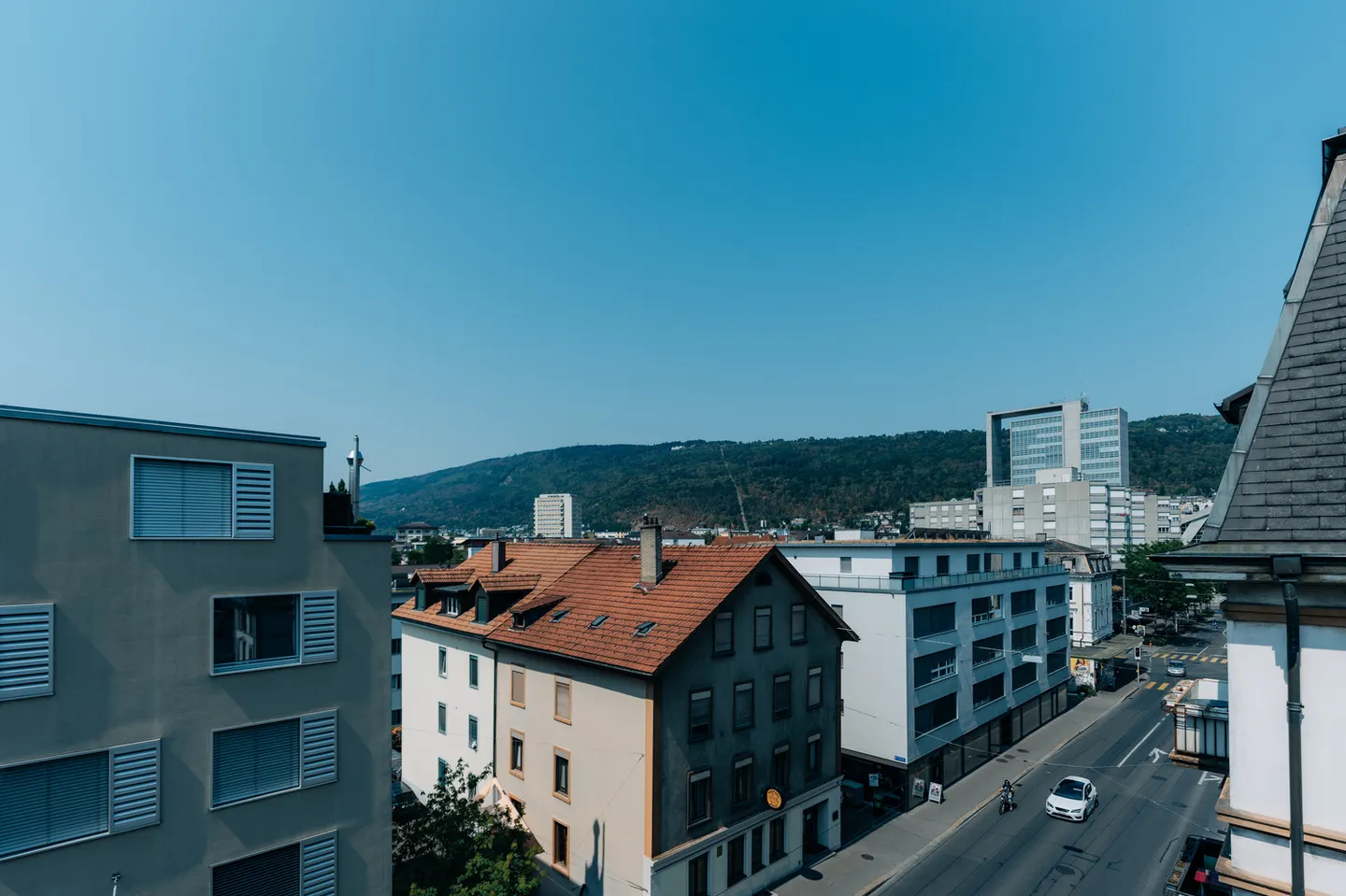Spacious Apartment with Balcony - Photo 3 of 10