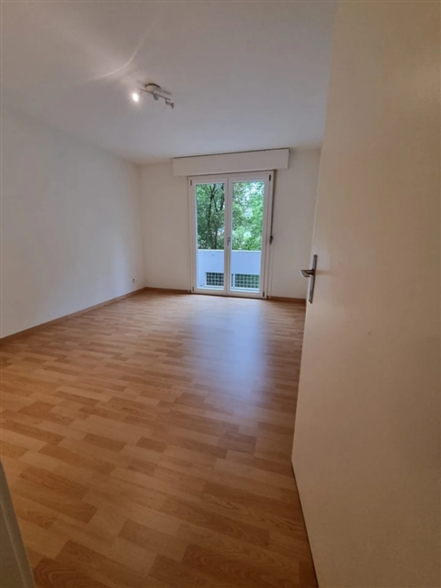 «Wunderschöne und helle neu renovierte 3.5 Zimmerwohnung» - Foto 2 von 12