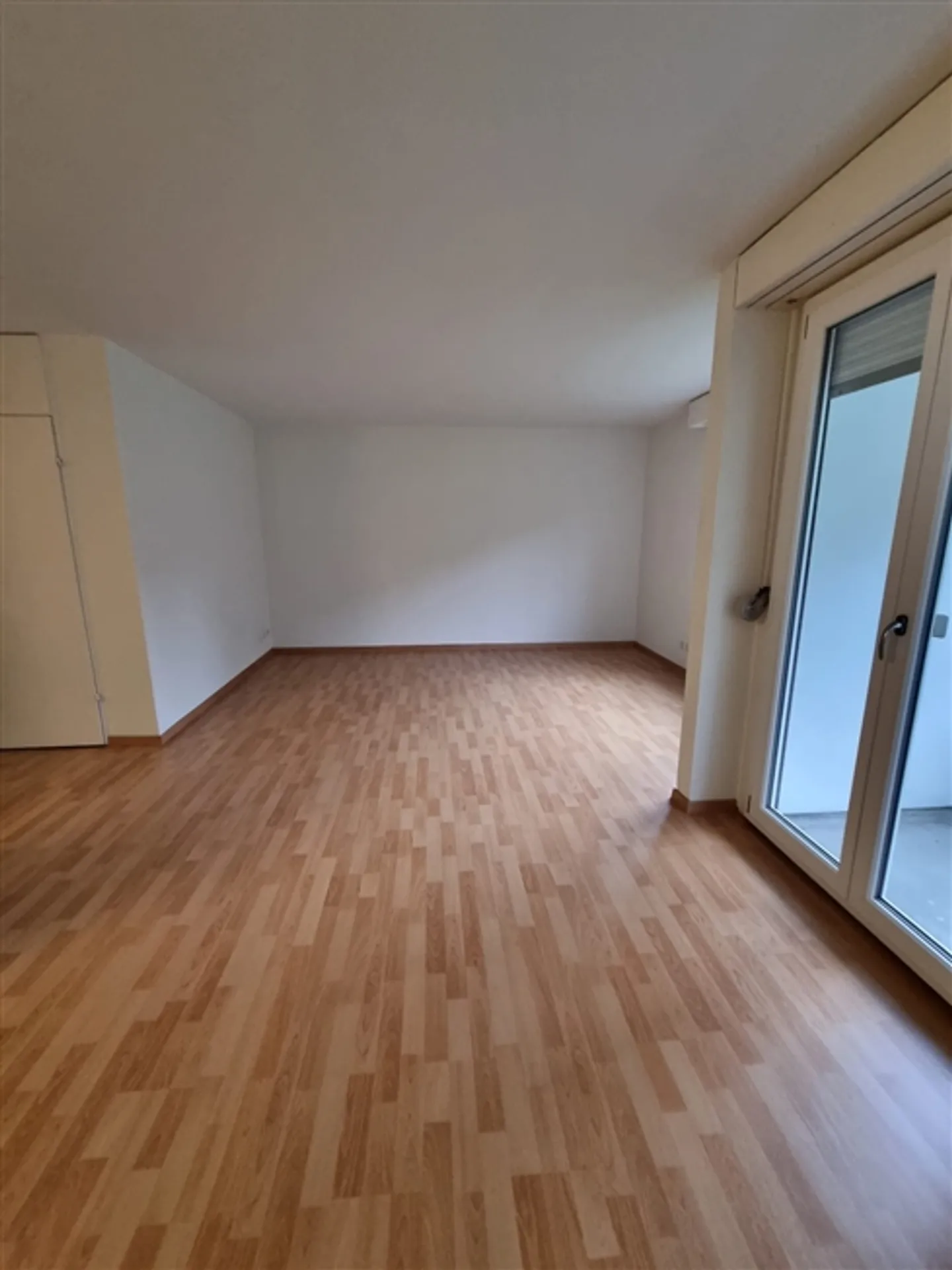 «Wunderschöne und helle neu renovierte 3.5 Zimmerwohnung» - Foto 3 von 12