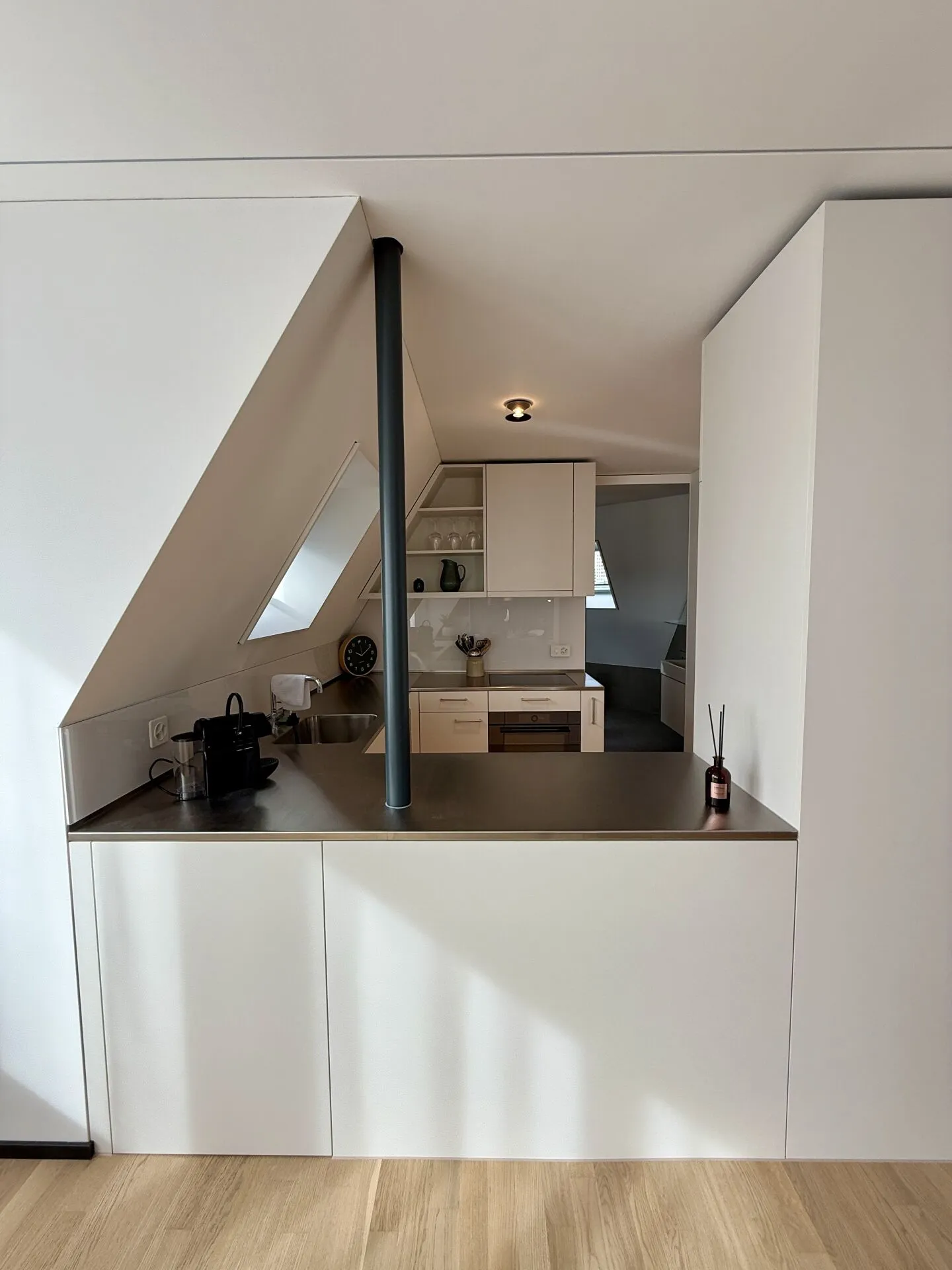 Appartement penthouse meublé baigné de lumière avec grande terrasse - Photo 6 sur 16