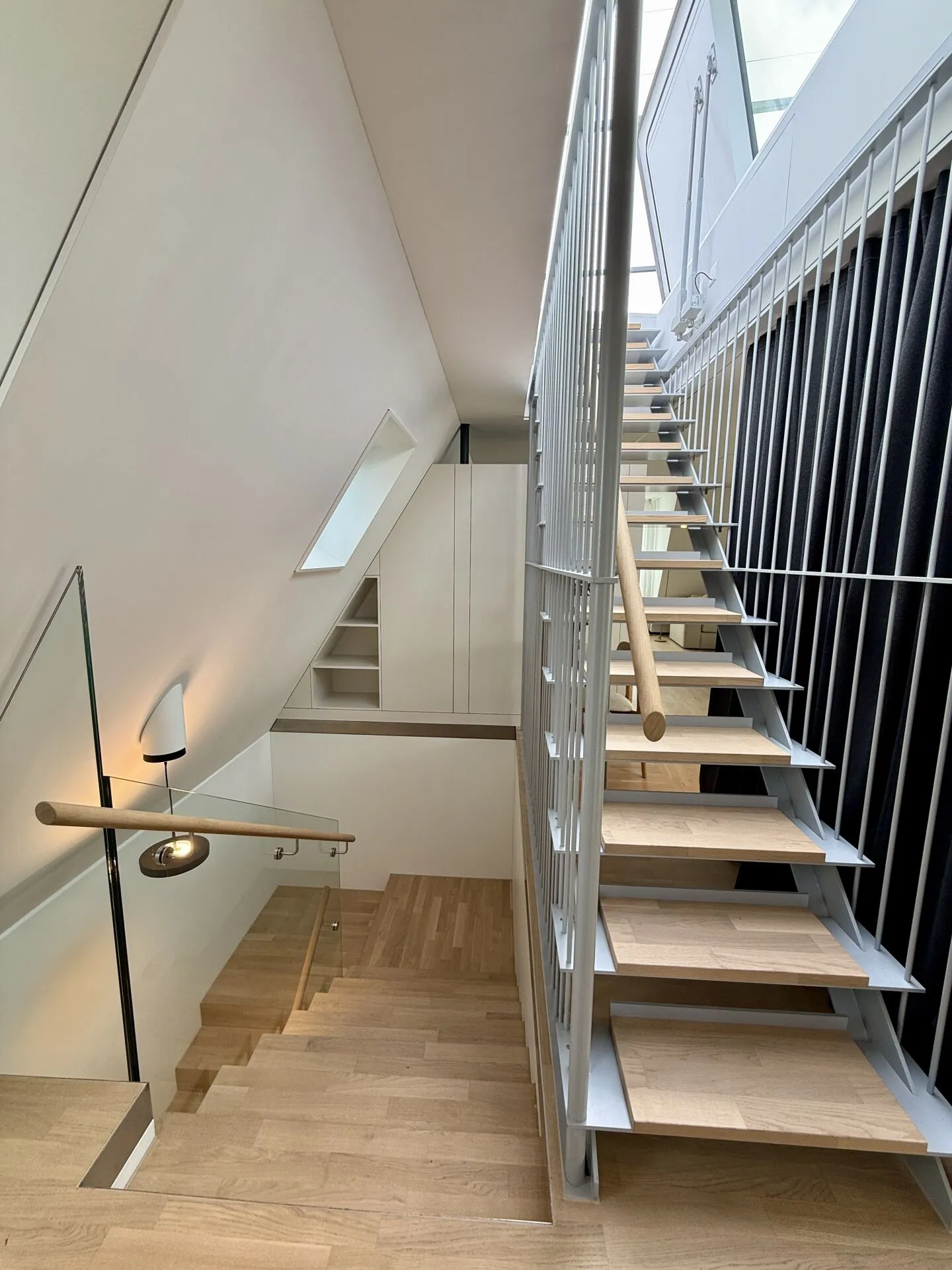 Appartement penthouse meublé baigné de lumière avec grande terrasse - Photo 7 sur 16