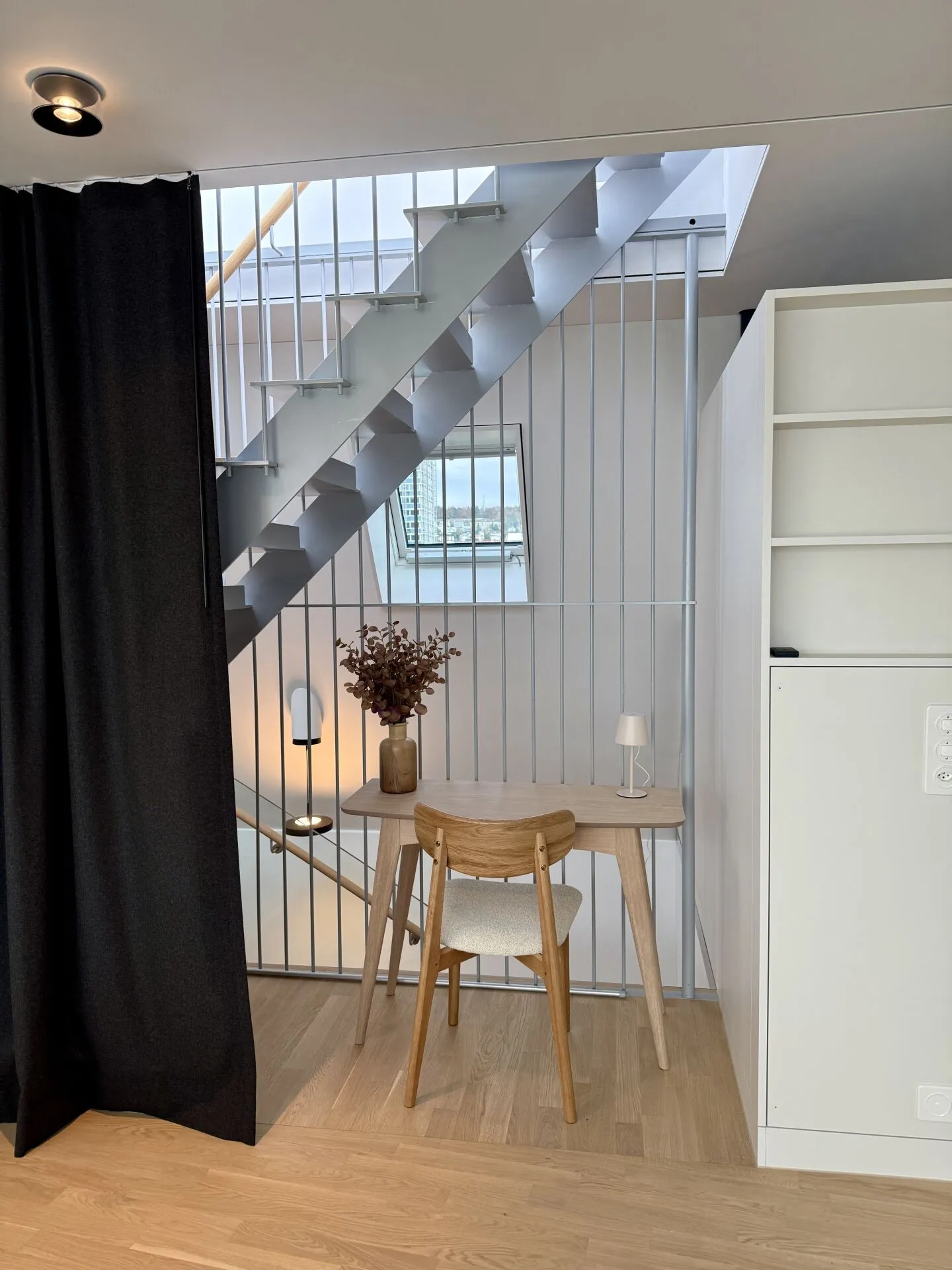 Appartement penthouse meublé baigné de lumière avec grande terrasse - Photo 8 sur 16