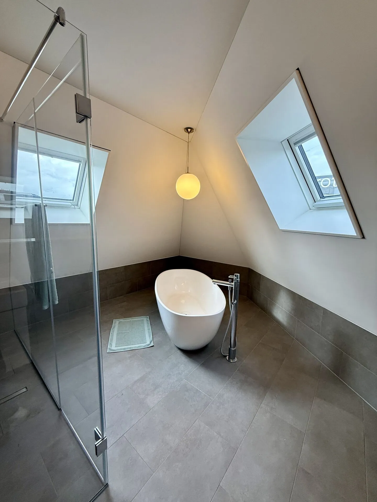 Appartement penthouse meublé baigné de lumière avec grande terrasse - Photo 10 sur 16