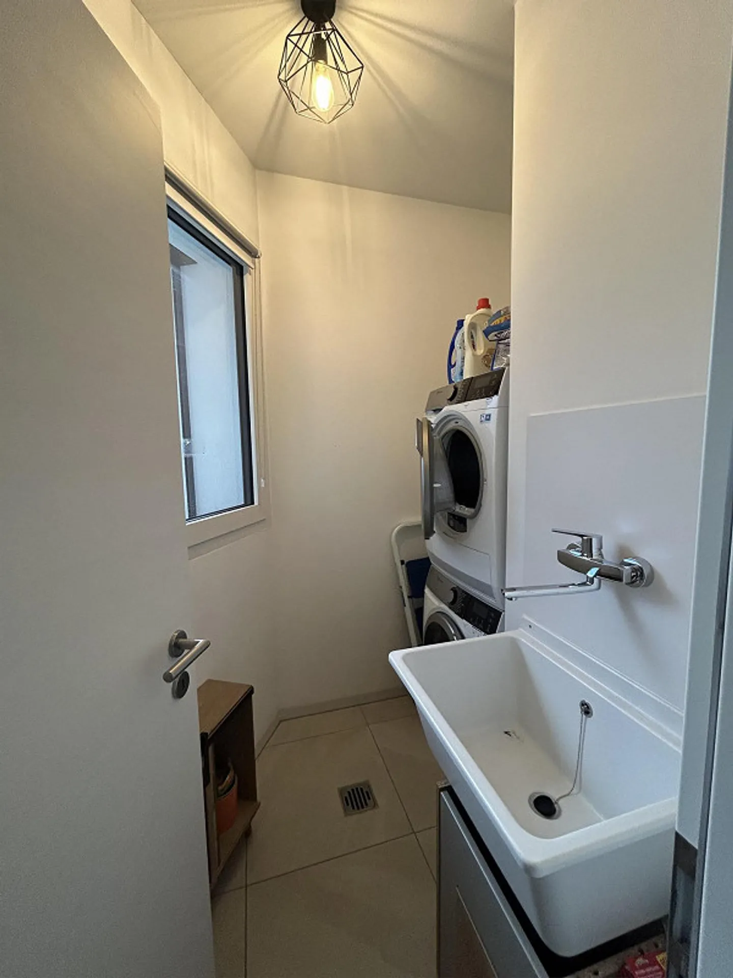 Cerco subentrante per un moderno appartamento di 2.5 (85m2) a biasca - Foto 4 di 8