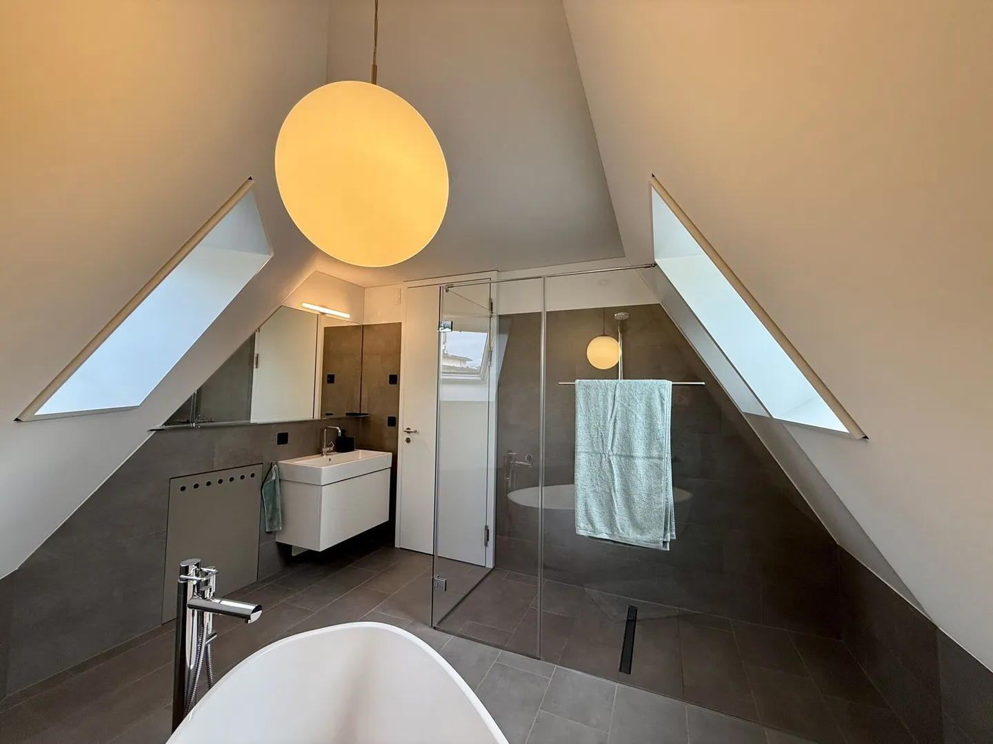 Appartement penthouse meublé baigné de lumière avec grande terrasse - Photo 11 sur 16