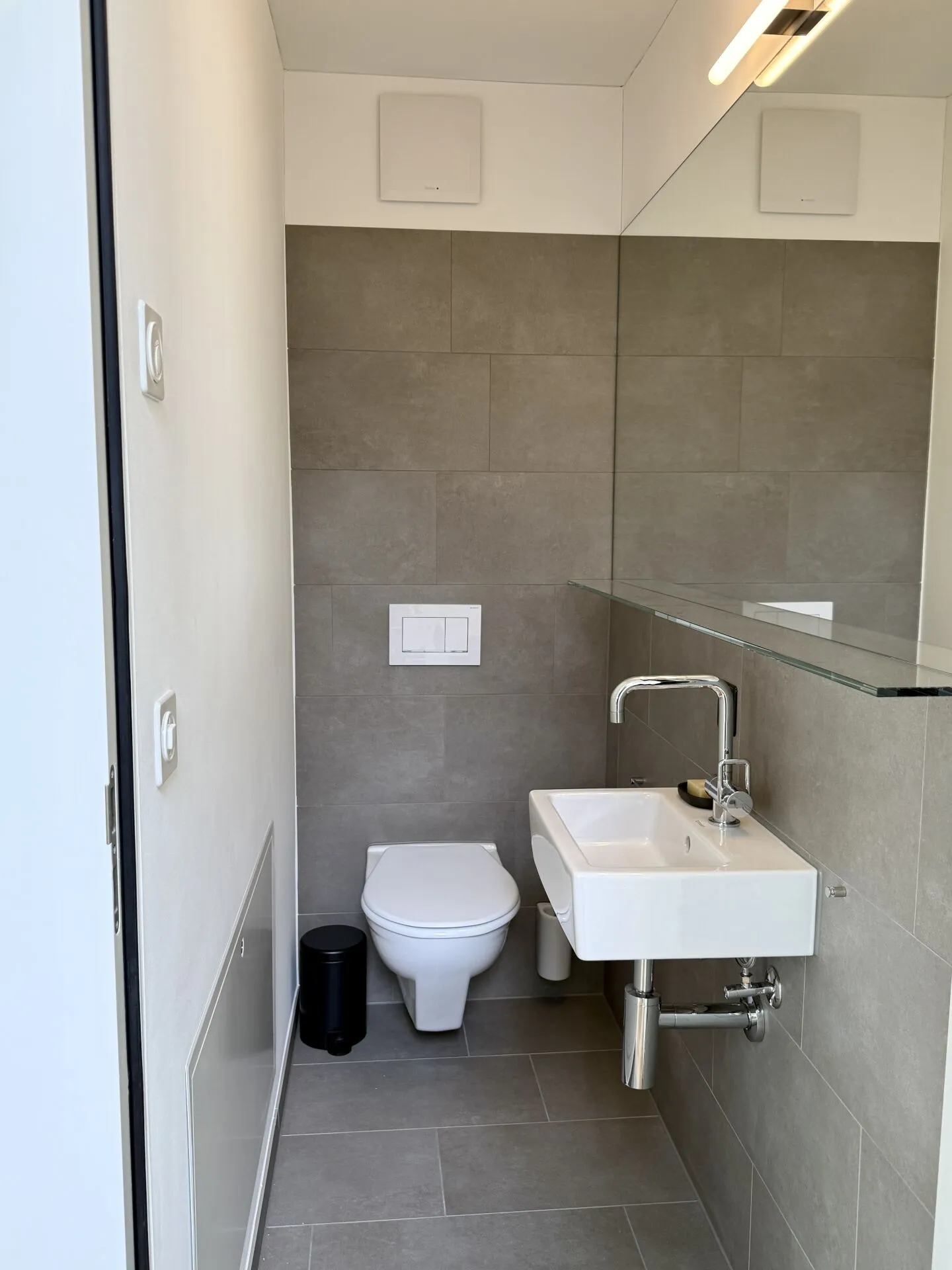 Appartement penthouse meublé baigné de lumière avec grande terrasse - Photo 12 sur 16